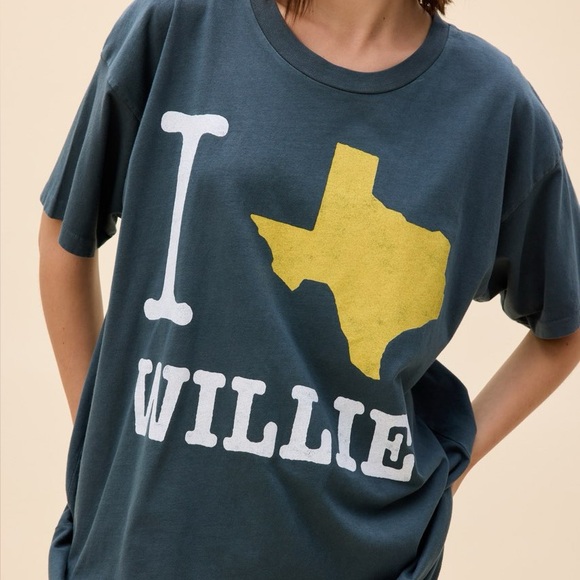 Daydreamer Willie Nelson Tee - Picture 3 of 4